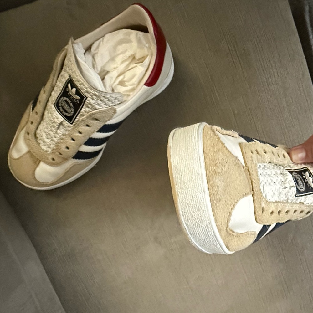 Gucci / Adidas Cream and Navy Classic Sneakers - Picture 6 of 12